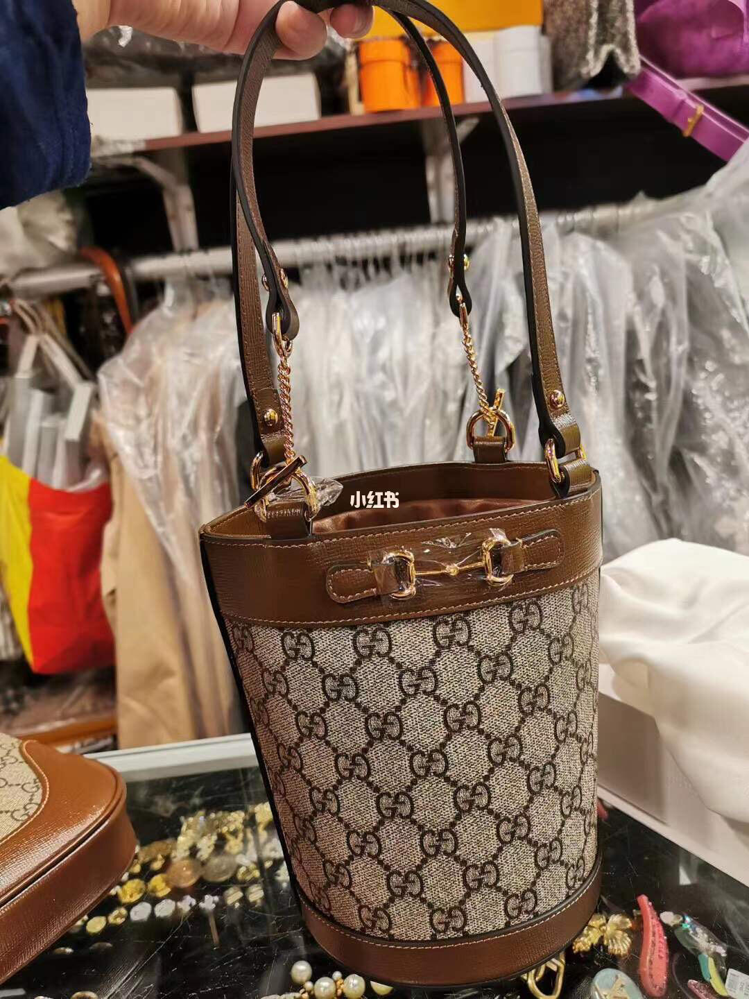 古驰水桶包最新,古驰水桶包最新潮流趋势,时尚魅力的完美诠释,古驰水桶包最新潮流趋势,时尚魅力的完美诠释