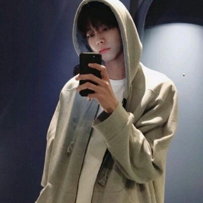 最新男网红照片,最新男网红照片,潮流魅力的瞬间捕捉,潮流魅力男网红照片,瞬间捕捉时尚风采