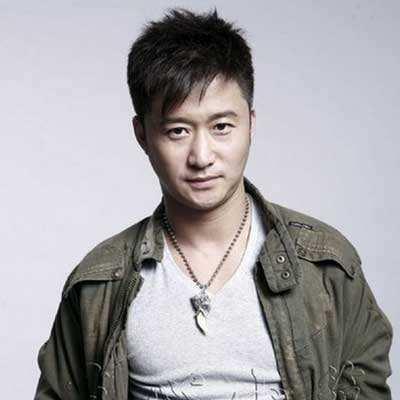 比较火的男明星,炙手可热的男明星,魅力四溢的闪耀之星,当红男明星,炙热闪耀的魅力之星