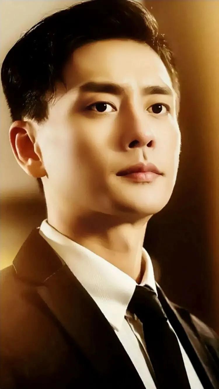 比较火的男明星,炙手可热的男明星,魅力四溢的闪耀之星,当红男明星,炙热闪耀的魅力之星