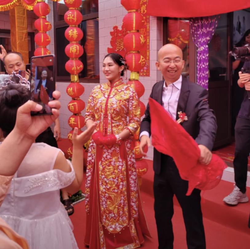 导演睡演员,导演与演员之间的深度共鸣,超越舞台的默契与情感交融,导演与演员,深度共鸣与默契交融的情感故事