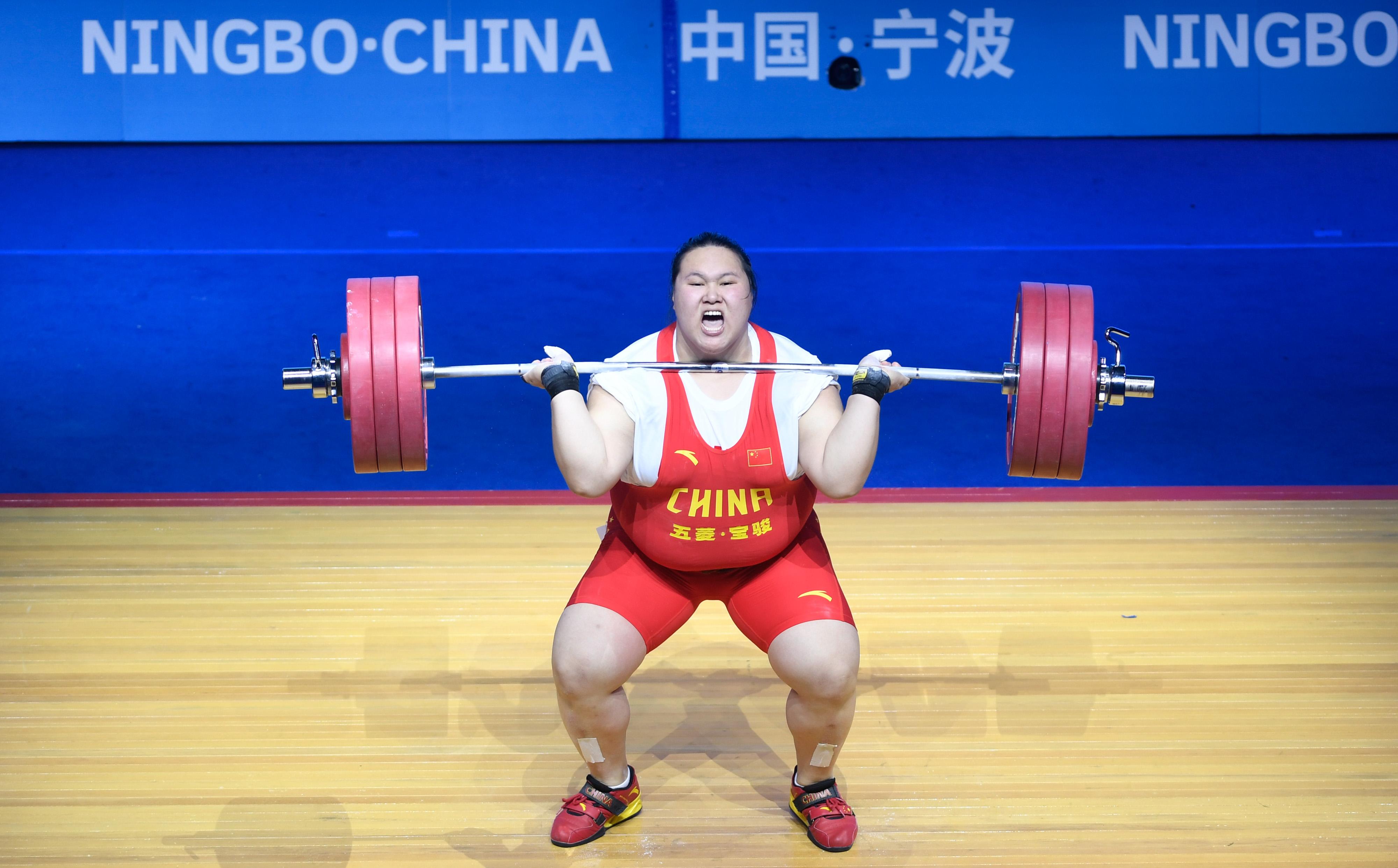 运动员比赛图片,赛场上的热血瞬间,运动员比赛的生动画面,赛场热血瞬间,运动员比赛的生动画面与激情瞬间